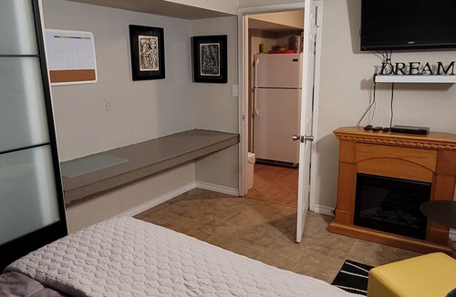 Gravenhurst Bed & Breakfast | Private muskoka retreat with pool BB