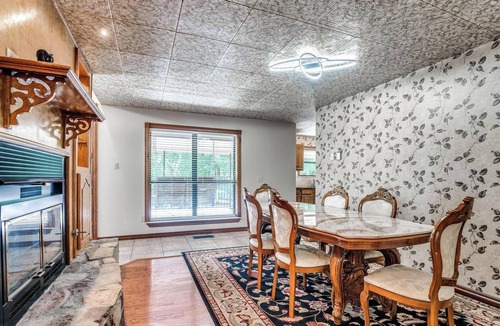 Norman House | Private n secluded blocks from the OU football stadium Pool outdoor kitchen