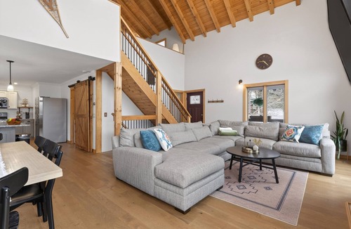 Naples House | Private Naples Retreat | Near Wineries | Hot Tub