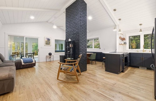 Mount Vernon House | Private Nature Retreat with Pond + Fire Pit