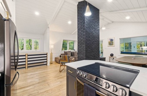Mount Vernon House | Private Nature Retreat with Pond + Fire Pit