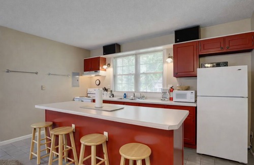 Nauvoo Apartment | Private Nauvoo Studio - Sleeps 4 - Walkable + WFH