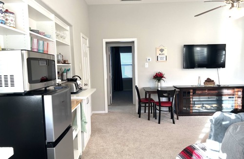 College Park Apartment | Private! New! Clean! Gated! Sleeps 5 guests. 2BR/1BA, Fast WiFi, Free Parking.
