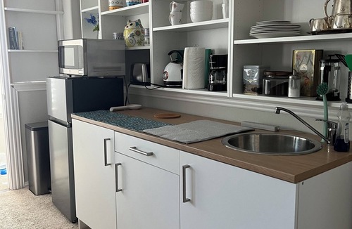 College Park Apartment | Private! New! Clean! Gated! Sleeps 5 guests. 2BR/1BA, Fast WiFi, Free Parking.