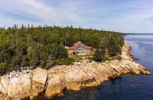 Northwest Cove House | Private Nordic Spa Villa with Hot Tub and Sauna