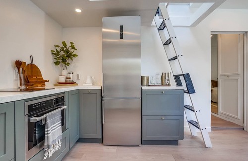 Melrose House | Private Not-So-Tiny Home: Yard+Dogs OK