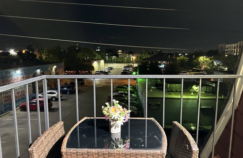 Oak Lawn Condo | Private Oak Lawn 3BR Condo Near Turtle Creek