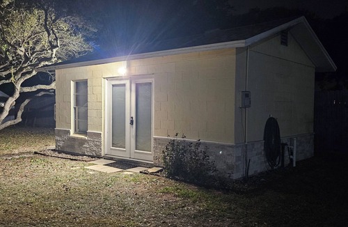 Flour Bluff Cottage | Private Oaks