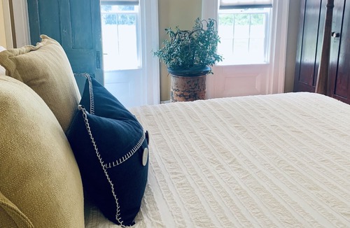 Ithaca House | Private oasis close to town!