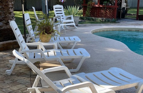 St. Augustine House | Private Oasis-Heated Pool-Sleeps 10-Fresh Eggs & Top Amenities-Pet friendly-cozy