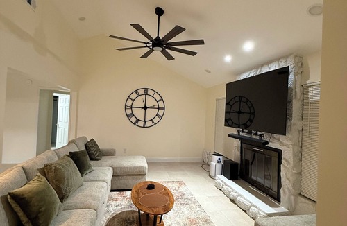 Orlando House | Private Oasis in Orlando near theme parks.