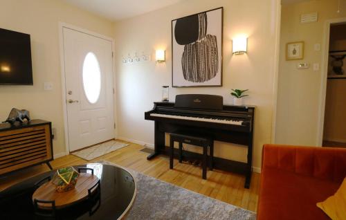 Princeton House | Private Oasis Ranch In Town Princeton 2BR/2B
