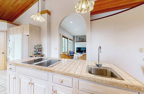 Ocean Point House | Private Oceanfront Home - 2 Fireplaces, 4 Decks & Grill, Dog-friendly