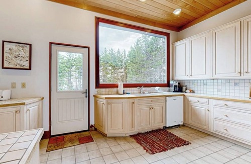 Ocean Point House | Private Oceanfront Home - 2 Fireplaces, 4 Decks & Grill, Dog-friendly