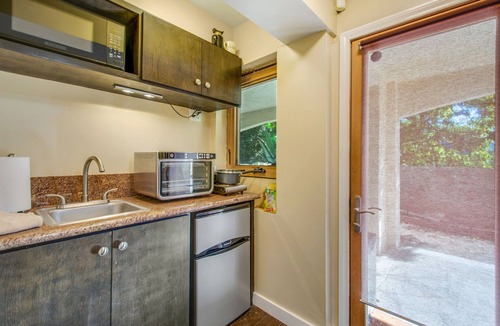 View Park-Windsor Hills Apartment | Private one bedroom ADU -Separate Entry - View Park