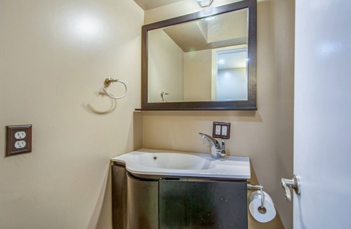 View Park-Windsor Hills Apartment | Private one bedroom ADU -Separate Entry - View Park