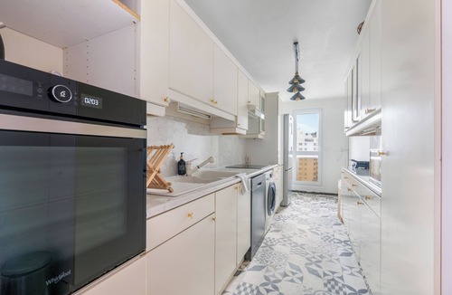 Asnieres-sur-Seine Apartment | Private parking, Office with screen, Near Paris & La Défense | 74m2