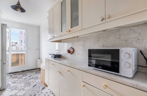 Asnieres-sur-Seine Apartment | Private parking, Office with screen, Near Paris & La Défense | 74m2