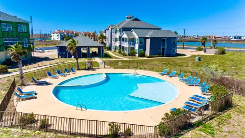Corpus Christi House | Private Path to Whitecap Beach, Pool, 5 Stars