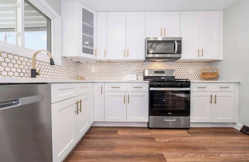 Elmhurst House | Private Patio & BBQ - Fireplace | LCP Collection