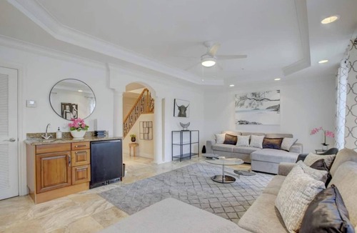 Colee Hammock House | Private Patio ~ Cali King Bed ~ Sleeps 10