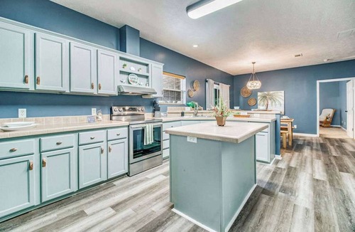 Ono Island House | Private Patio & Close to Beach! Coastal Cottage