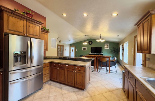 Zion National Park South Entrance Apartment | Private Patio, FIREPLACE, King beds, Walkable, right downtown!
