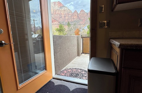 Zion National Park South Entrance Apartment | Private Patio, FIREPLACE, King beds, Walkable, right downtown!