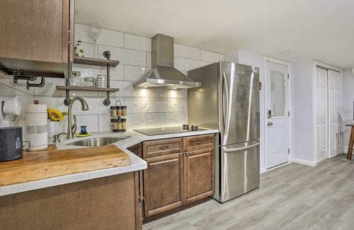 Saddle Brook Apartment | Private Patio! NYC Area Base Near MetLife Stadium