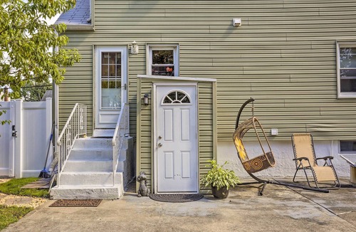 Saddle Brook Apartment | Private Patio! NYC Area Base Near MetLife Stadium