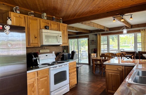 Clay House | Private, Peaceful 3 bedroom home on Horseshoe Island