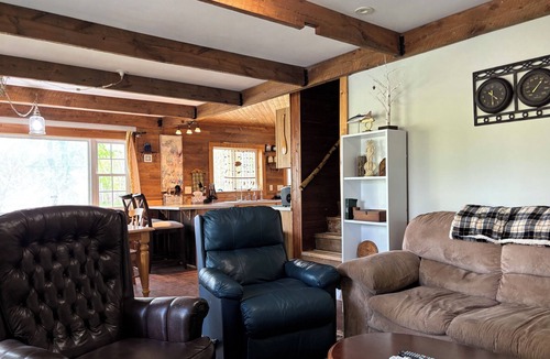 Clay House | Private, Peaceful 3 bedroom home on Horseshoe Island