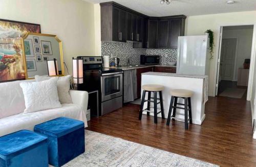 Hidden Valley Apartment | Private Peaceful Walk-out Suite