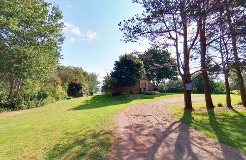 Cornwall House | PRIVATE PEI SOUTH SHORE COTTAGE: POOL, A/C, near BEACH, GOLF & Charlottetown