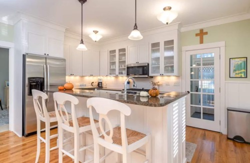 Nelscott House | Private Pet Friendly Home near Olivia Beach