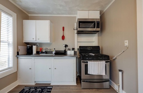 University District Cottage | Private Pet-Friendly Guesthouse