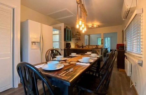 Plympton-Wyoming Cottage | Private Pickleball Court* Hot Tub*Steps from Beach