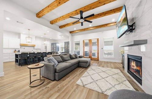 Crawford House | Private Pickleball Ranch Luxury Retreat - Huge Enclosed Patio for Large Events