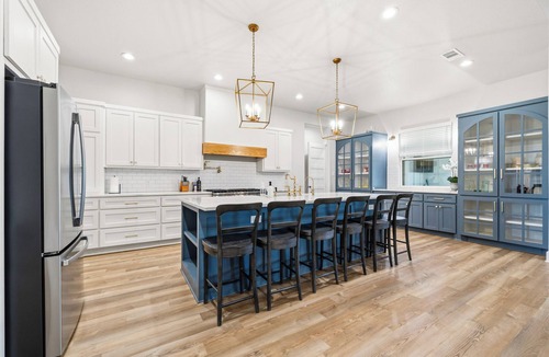 Crawford House | Private Pickleball Ranch Luxury Retreat - Huge Enclosed Patio for Large Events
