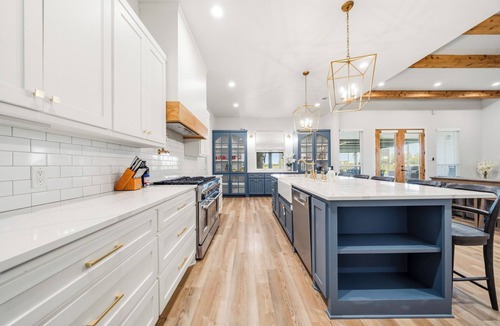 Crawford House | Private Pickleball Ranch Luxury Retreat - Huge Enclosed Patio for Large Events