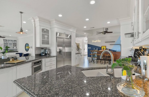 Clear Lake Shores House | Private Pier & Pool/5 min to Kemah Boardwalk