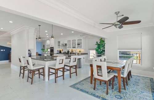 Clear Lake Shores House | Private Pier & Pool/5 min to Kemah Boardwalk