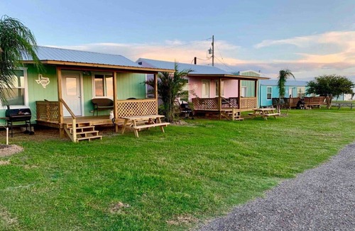 Lamar Cabin | PRIVATE PIER, "TROPHY TROUT" COTTAGE ON COPANO BAY