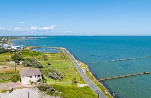 Rockport Villa | Private Pier: Waterfront Fulton Villa!