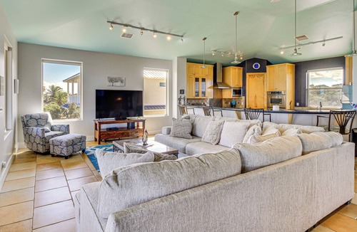 Rockport Villa | Private Pier: Waterfront Fulton Villa!