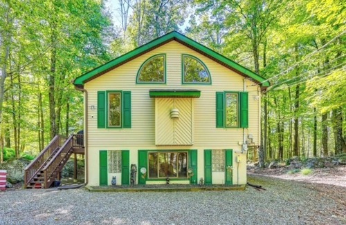 Lake Ariel House | Private Pocono Retreat The Hideout Sleeps 11