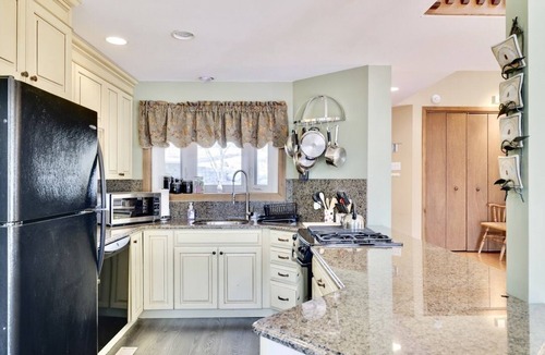 Bushkill House | Private Poconos Cabin Retreat Near Bushkill Falls!