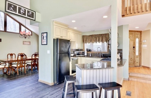 Bushkill House | Private Poconos Cabin Retreat Near Bushkill Falls!