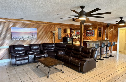 Bracey House | Private Point Lot! Jump Dock! Pool Table, Ping Ping! Partial Summer Weeks Avail!