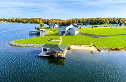 Mineral House | Private Pointe Lakefront Lake Anna Beach, Dock